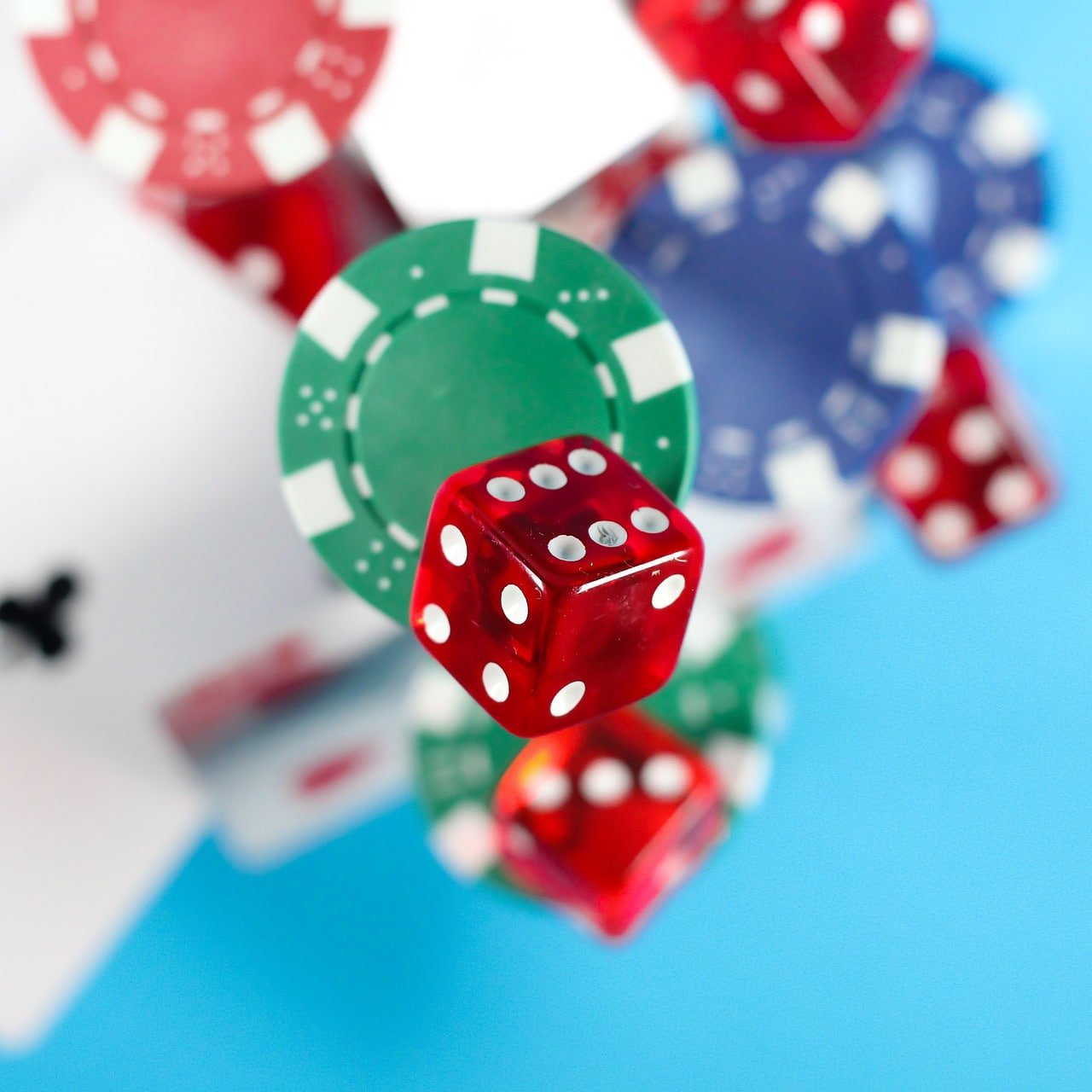 Người dùng Việt Nam chơi nổ hũ trên điện thoại qua f8bet2